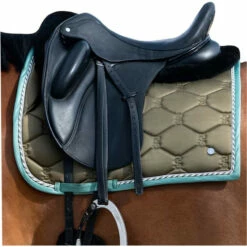 2023 PS Of Sweden Signature Dressage Saddle Pad 1110-040 - Olive Colour Olive -THE DRILLSHED Shop 6077 202320PS20Of20Sweden20Signature20Dressage20Saddle20Pad201110 04020 20Olive20Close20Up.700x700