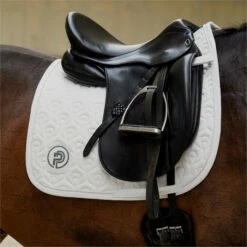 2023 Eskadron Highgloss Peacock Saddle Cloth 214731 544 - White Colour White -THE DRILLSHED Shop 6273 202320Eskadron20Highgloss20Peacock20Saddle20Cloth202147312054420 20White20Lifestyle201.700x700