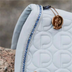 2023 Eskadron Platinum Softshell Saddle Cloth & Mesh Tendon Boots Bundle ESPB1 - Powder Blue -THE DRILLSHED Shop 6612 202320Eskadron20Platinum20Softshell20Saddle20Cloth2021553952031020 20Powder20Blue20Close20Up.2000x2000.700x700