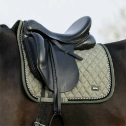 2023 HV Polo Francis Dressage Saddle Pad 802093355 - Dark Oil Green -THE DRILLSHED Shop 6947 5970f1bc6a88e561e4b3d3f0cabdc030547210d7 0802093355 6115 mfront.700x700